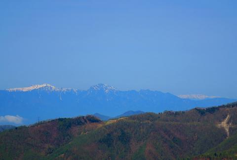 乾徳山を歩こう♪ 岩と鎖と絶景(・∀・) 乾徳山を歩こう♪ 岩と鎖と絶景(・∀・)