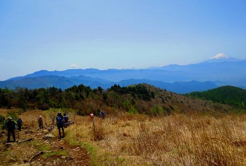 乾徳山を歩こう♪ 岩と鎖と絶景(・∀・) 乾徳山を歩こう♪ 岩と鎖と絶景(・∀・)