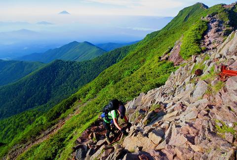 梅雨の晴れ間に絶景1泊山行 ~横岳~硫黄岳 梅雨の晴れ間に絶景1泊山行 ~横岳~硫黄岳