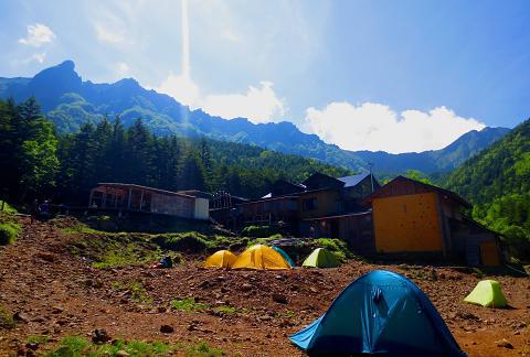 梅雨の晴れ間に絶景1泊山行 ~横岳~硫黄岳 梅雨の晴れ間に絶景1泊山行 ~横岳~硫黄岳