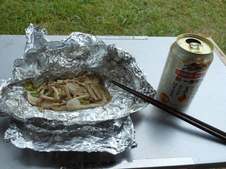 マスのホイル焼きをつまみにビール マスのホイル焼きをつまみにビール