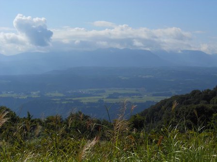 河岸段丘と苗場方向の空 河岸段丘と苗場方向の空