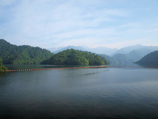 初夏の奥利根湖（本川方面）