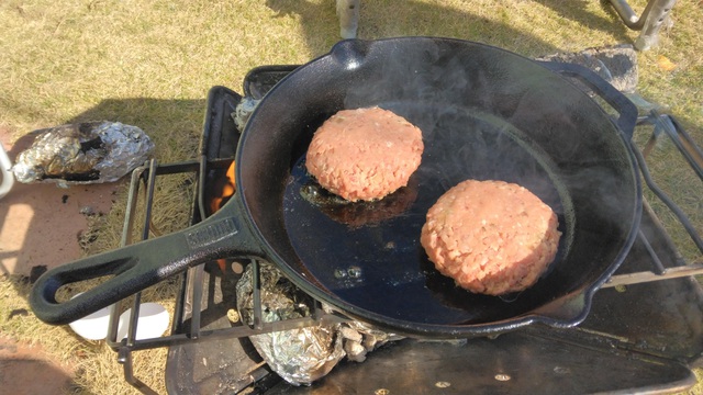ぱーちゃん焼き芋を焼く! ぱーちゃん焼き芋を焼く!