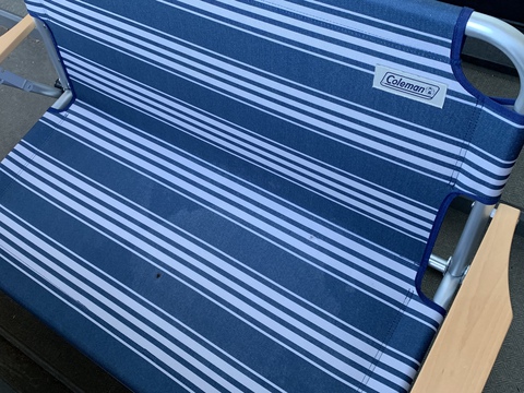 ベンチに穴が空いちゃった ベンチに穴が空いちゃった