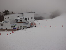 蔵王温泉スキー場　初日ｶﾞｽって何も見えず、二日目快晴で・・　　　　