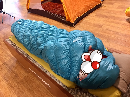 雪中キャンプと冬山トレッキング用に、軽くて暖かいシュラフを購入。 雪中キャンプと冬山トレッキング用に、軽くて暖かいシュラフを購入。