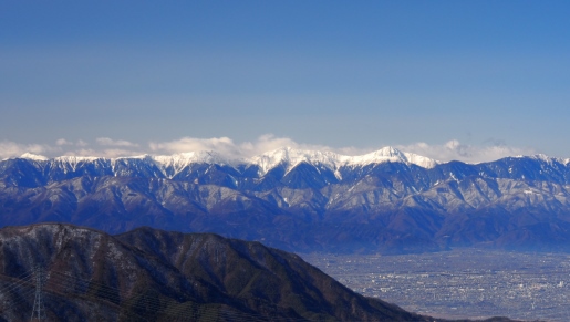 1月 雪の本社ヶ丸と清八山 1月 雪の本社ヶ丸と清八山