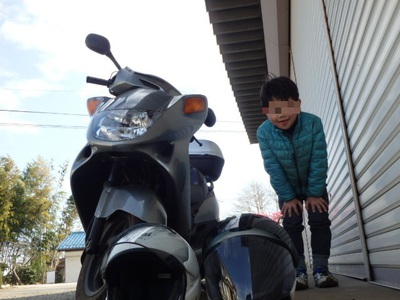 スクーターで 畑 に... スクーターで 畑 に...