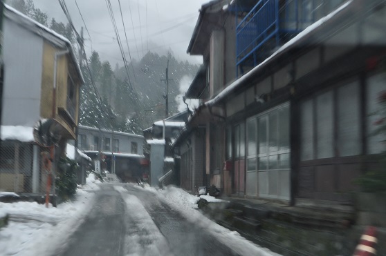 剣山街道の雪そして向麻山91.8m 剣山街道の雪そして向麻山91.8m