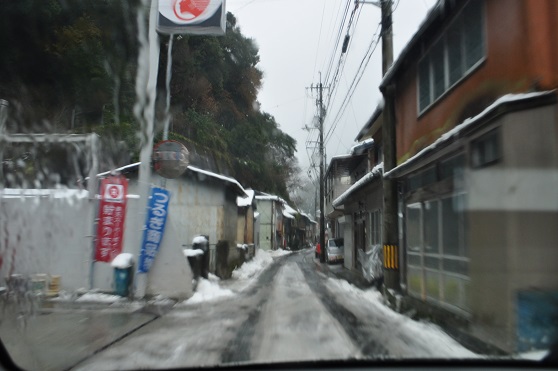 剣山街道の雪そして向麻山91.8m 剣山街道の雪そして向麻山91.8m