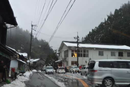 剣山街道の雪そして向麻山91.8m 剣山街道の雪そして向麻山91.8m
