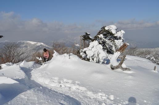 登り始めは剣山!