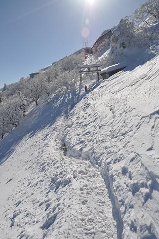 登り始めは剣山!