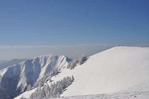 登り始めは剣山!