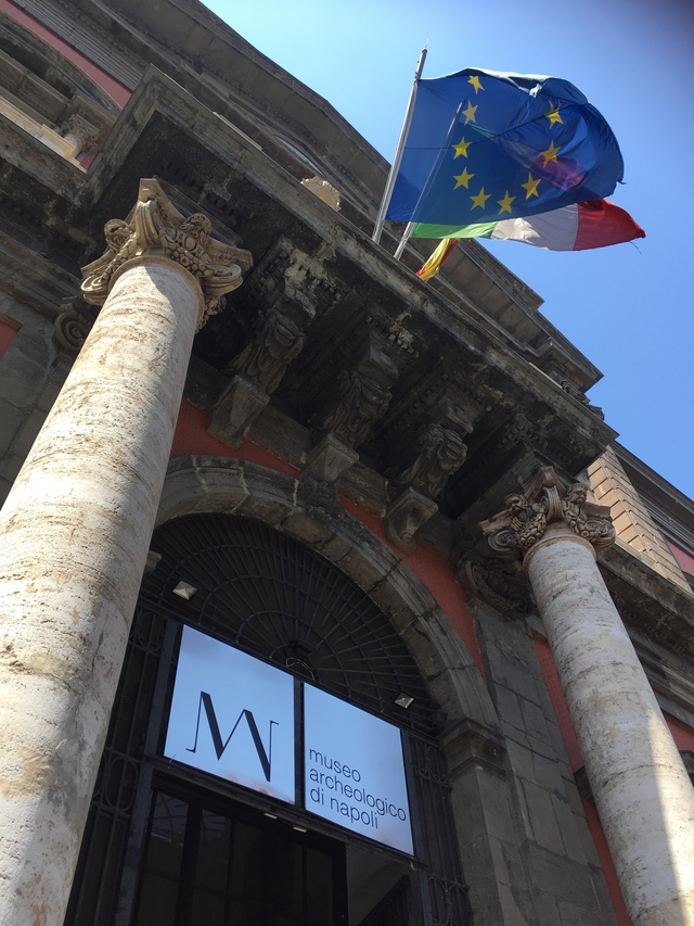 ナポリで考古学博物館探訪と卵城の絶景ポイントへ～！