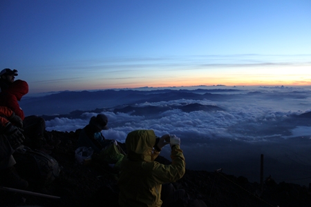 半分眠りながら登った富士山・・・