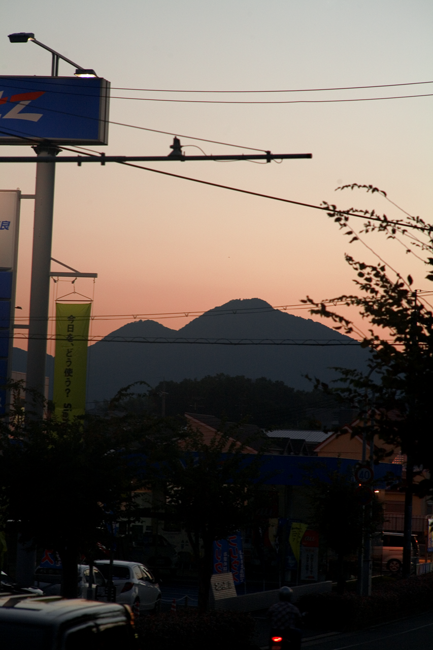 夕焼けの二上山