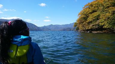 爽やかな秋晴れの中禅寺湖で漕いできました