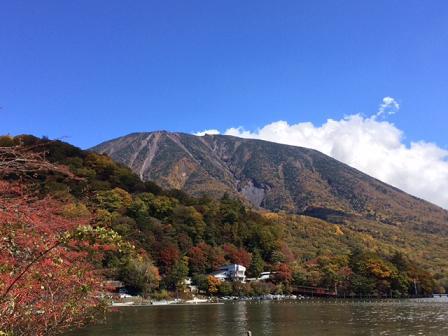 中禅寺湖で秋を満喫～菖蒲ヶ浜キャンプ場