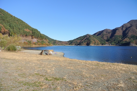 晩秋の西湖自由キャンプ場 晩秋の西湖自由キャンプ場