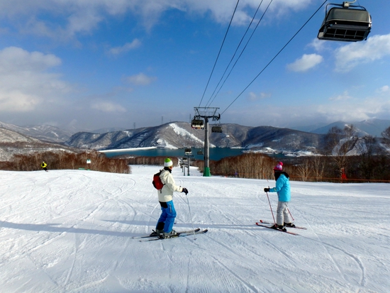 記録的雪不足にも負けず今年の初滑りは「かぐらスキー場」でした。