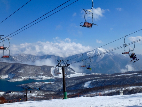 記録的雪不足にも負けず今年の初滑りは「かぐらスキー場」でした。