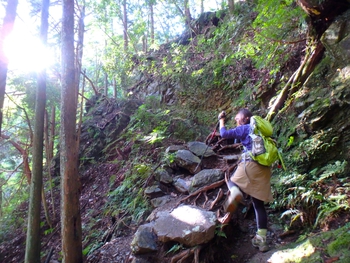彼女はゴルジュの虜に.... 棒ノ嶺(棒ノ折山)その1 彼女はゴルジュの虜に.... 棒ノ嶺(棒ノ折山)その1
