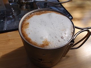 ワンバーナーとエスプレッソ・カプチーノマシンで作るコーヒー