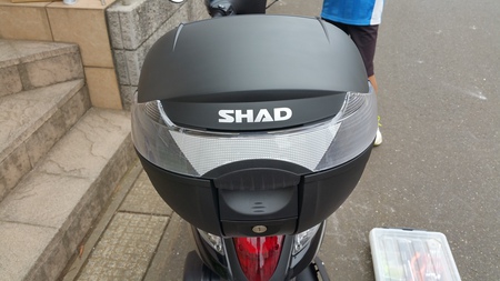 SHADリアボックスをスズキレッツに装着 SHADリアボックスをスズキレッツに装着