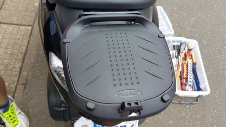SHADリアボックスをスズキレッツに装着 SHADリアボックスをスズキレッツに装着