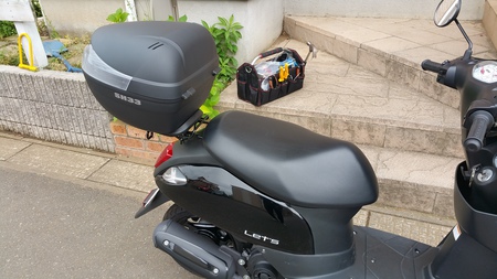 SHADリアボックスをスズキレッツに装着 SHADリアボックスをスズキレッツに装着