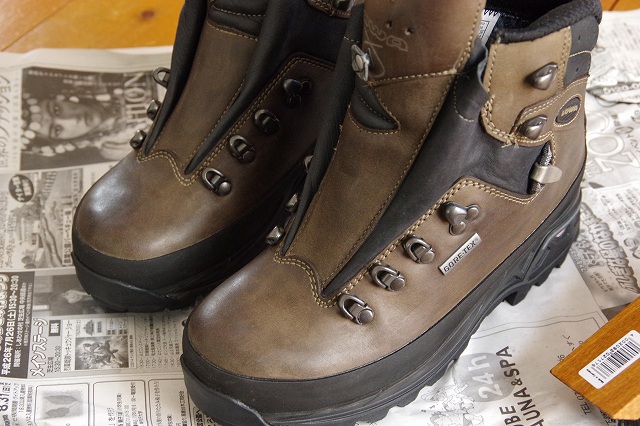 * LOWAローバー タホー 登山靴のお手入れについて * * LOWAローバー タホー 登山靴のお手入れについて *