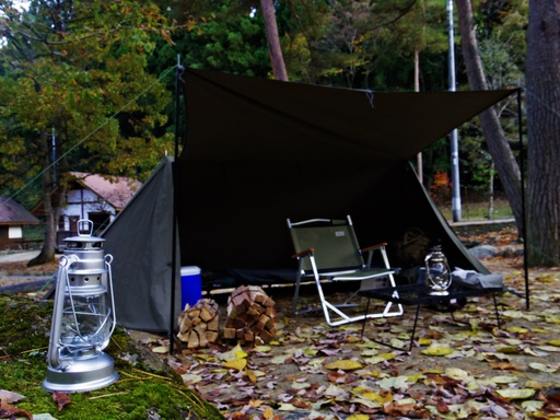 秋深し、炭火と料理で愉しむソロキャンプ。