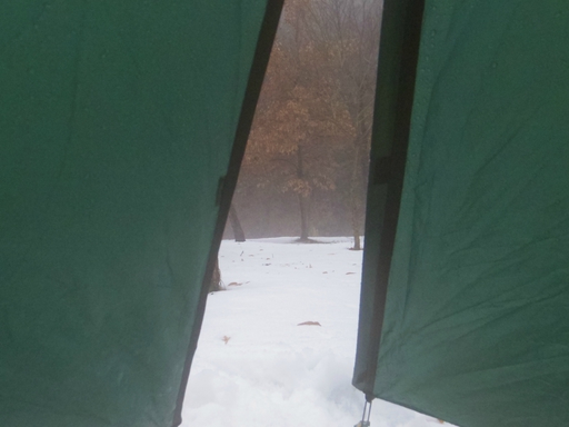 冬の雨中ソロキャンプ。