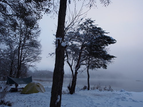 息子と二人、雪の湖畔キャンプ２