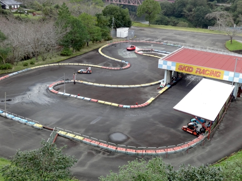ひなもりオートキャンプ場2日目、強風でタープのサブポールがポッキリと!! ひなもりオートキャンプ場2日目、強風でタープのサブポールがポッキリと!!