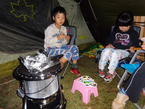 ひなもりオートキャンプ場2日目、強風でタープのサブポールがポッキリと!! ひなもりオートキャンプ場2日目、強風でタープのサブポールがポッキリと!!