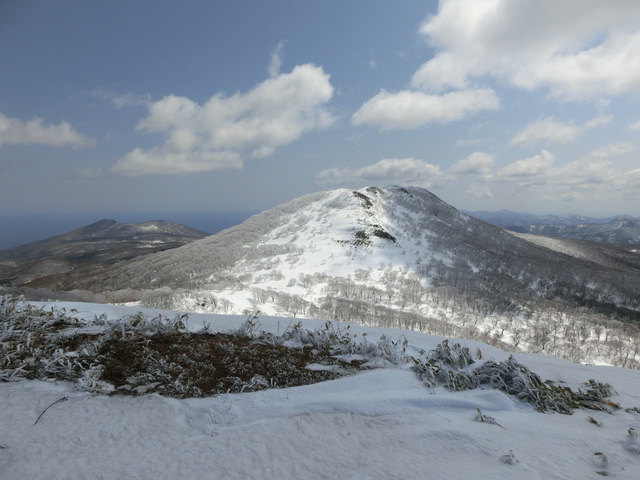 4月16日(月)　袴腰岳（1108m)