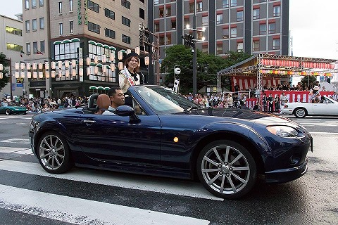 七夕祭りオープニングパレード(織姫は何を教えたか) 七夕祭りオープニングパレード(織姫は何を教えたか)