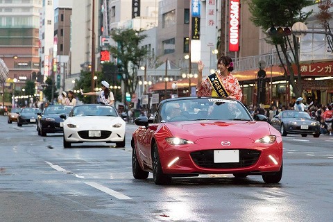 七夕祭りオープニングパレード(織姫は何を教えたか) 七夕祭りオープニングパレード(織姫は何を教えたか)
