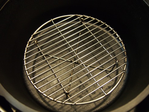 ユニフレーム・ダッチオーブン底上げネット10インチ用を10インチ鍋で使う