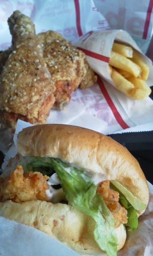 お昼は…