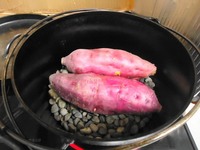 ダッチオーブンで石焼き芋を作ってみるーーー！