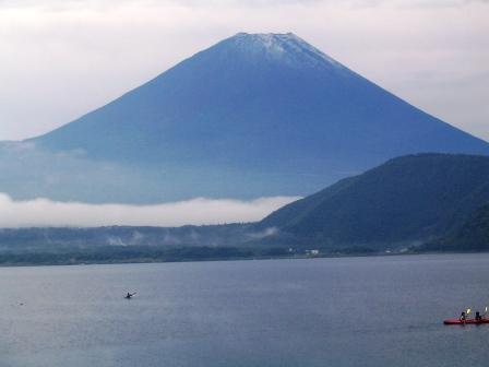 「日本一のお山」の麓には「日本一の湖」がありましたる（＾＾）