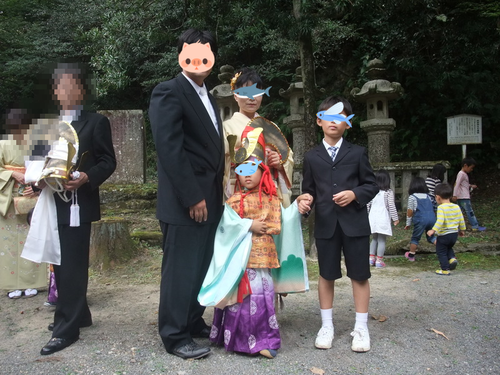 子供が当人子 貴重な神事を体験 子供が当人子 貴重な神事を体験