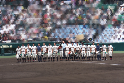 家族4人で甲子園 高校野球を観戦 家族4人で甲子園 高校野球を観戦