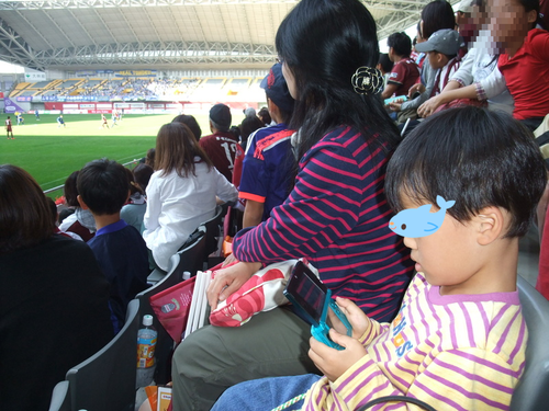 家族4人でノエビアスタジアム ヴィッセル神戸を観戦 家族4人でノエビアスタジアム ヴィッセル神戸を観戦