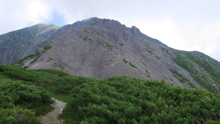 聖岳から悪沢岳へ 南アルプス南部大縦走は厳しくも美しい稜線だ 聖岳から悪沢岳へ 南アルプス南部大縦走は厳しくも美しい稜線だ