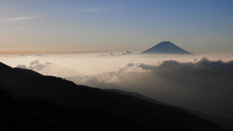 聖岳から悪沢岳へ 南アルプス南部大縦走は厳しくも美しい稜線だ 聖岳から悪沢岳へ 南アルプス南部大縦走は厳しくも美しい稜線だ